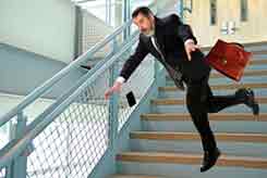 Причини травм офісних працівників і домогосподарок